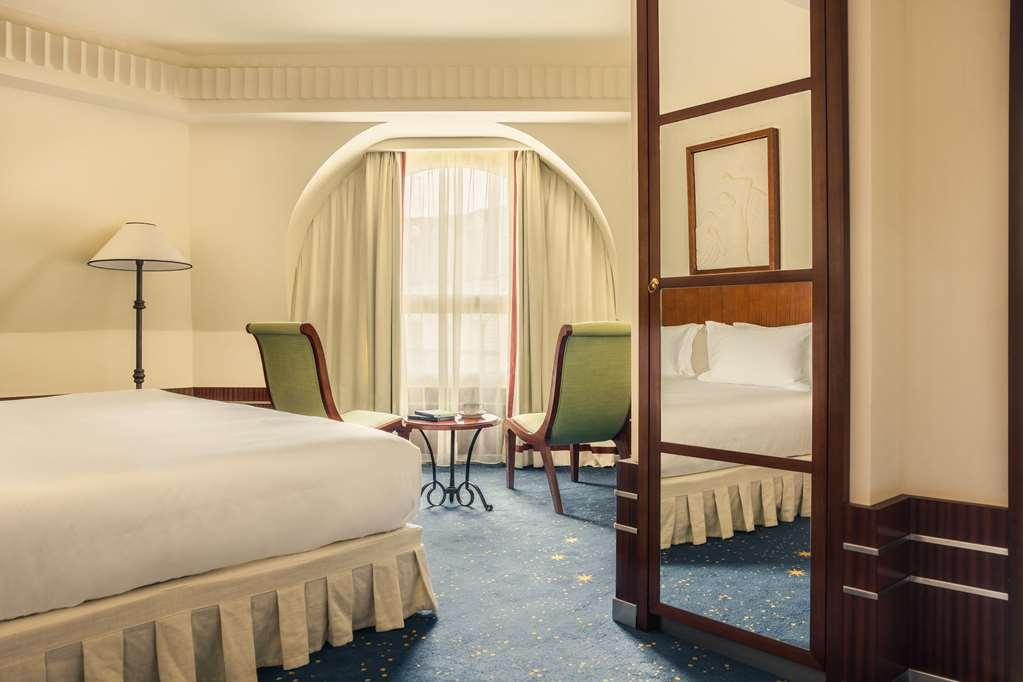 Hotel Des Grands Voyageurs Paris Room photo